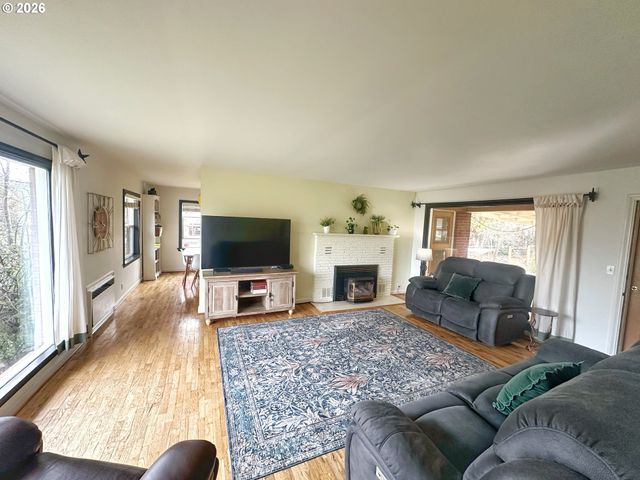 1414 WALNUT St, La Grande, OR 97850