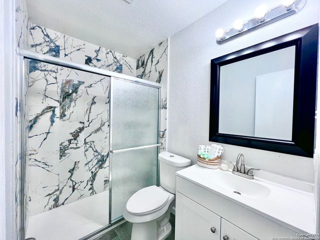 5807 BARTON HOLLOW, San Antonio, TX 78249