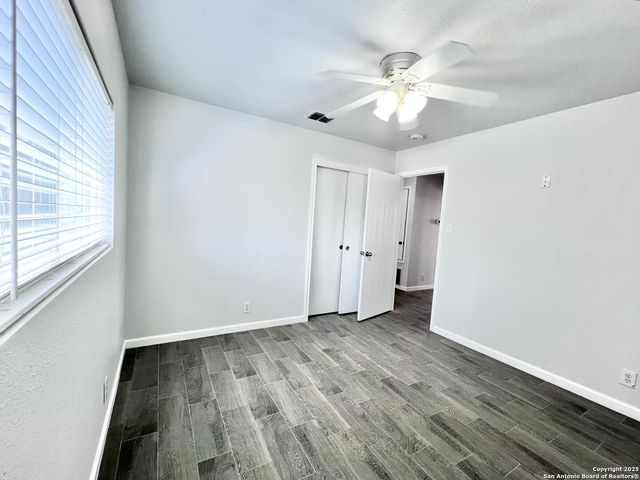 5807 BARTON HOLLOW, San Antonio, TX 78249