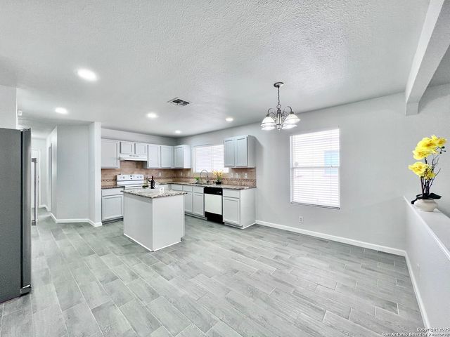 5807 BARTON HOLLOW, San Antonio, TX 78249