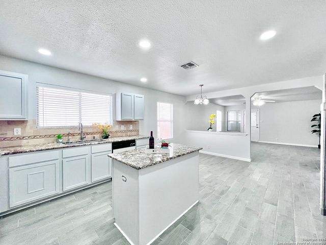 5807 BARTON HOLLOW, San Antonio, TX 78249