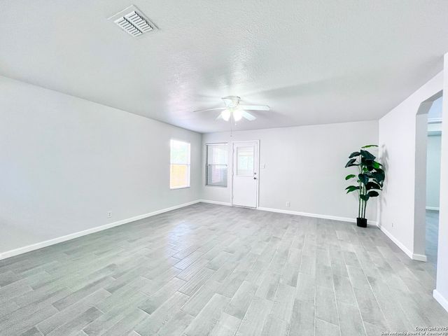 5807 BARTON HOLLOW, San Antonio, TX 78249