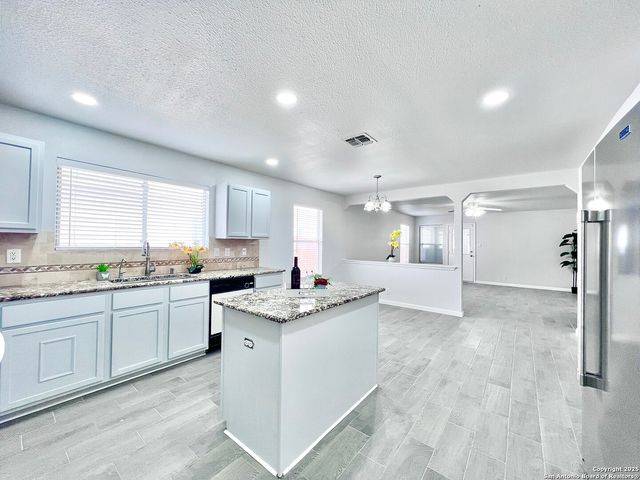 5807 BARTON HOLLOW, San Antonio, TX 78249