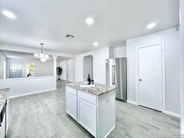 5807 BARTON HOLLOW, San Antonio, TX 78249