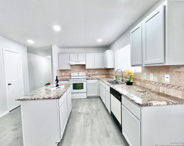 5807 BARTON HOLLOW, San Antonio, TX 78249