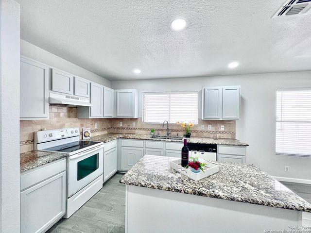 5807 BARTON HOLLOW, San Antonio, TX 78249