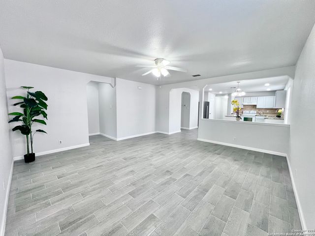 5807 BARTON HOLLOW, San Antonio, TX 78249