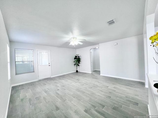 5807 BARTON HOLLOW, San Antonio, TX 78249