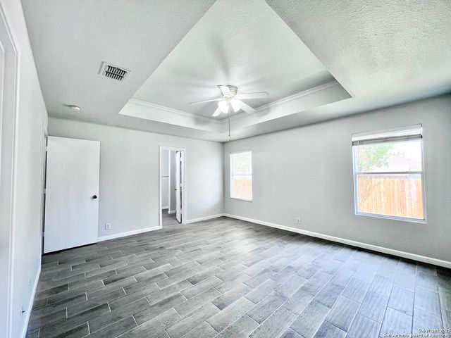 5807 BARTON HOLLOW, San Antonio, TX 78249