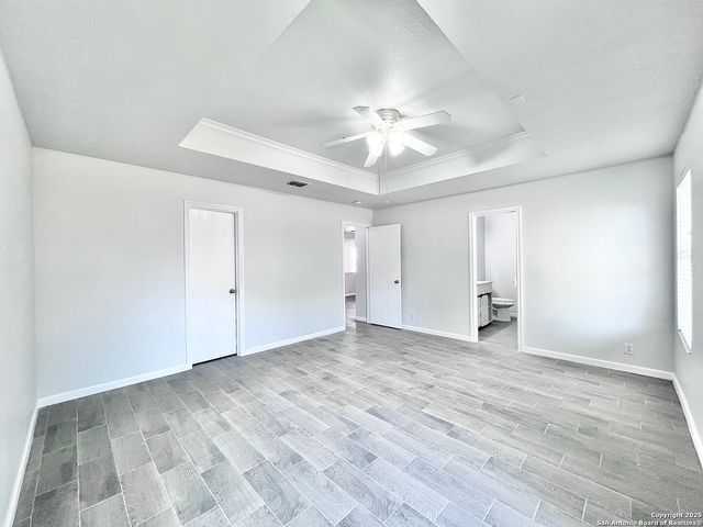 5807 BARTON HOLLOW, San Antonio, TX 78249