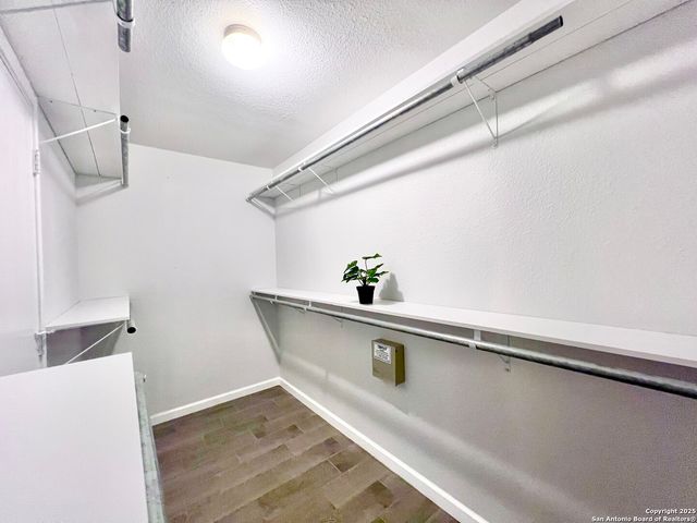 5807 BARTON HOLLOW, San Antonio, TX 78249