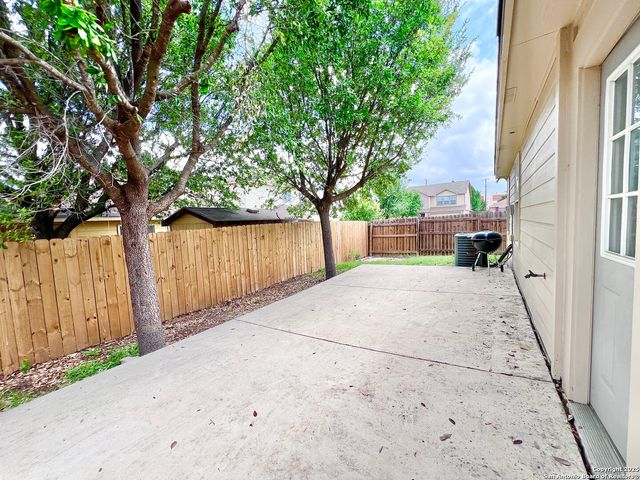 5807 BARTON HOLLOW, San Antonio, TX 78249