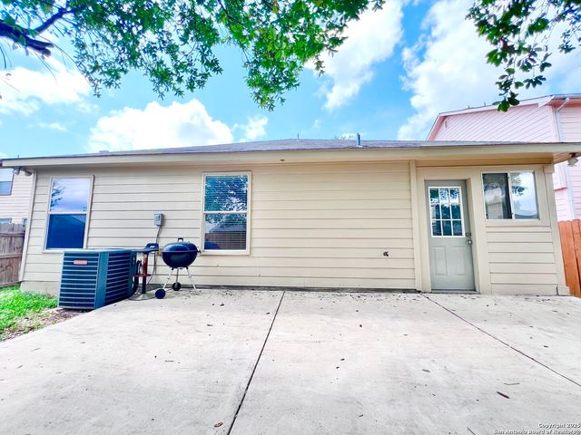 5807 BARTON HOLLOW, San Antonio, TX 78249