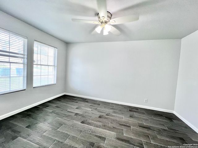 5807 BARTON HOLLOW, San Antonio, TX 78249