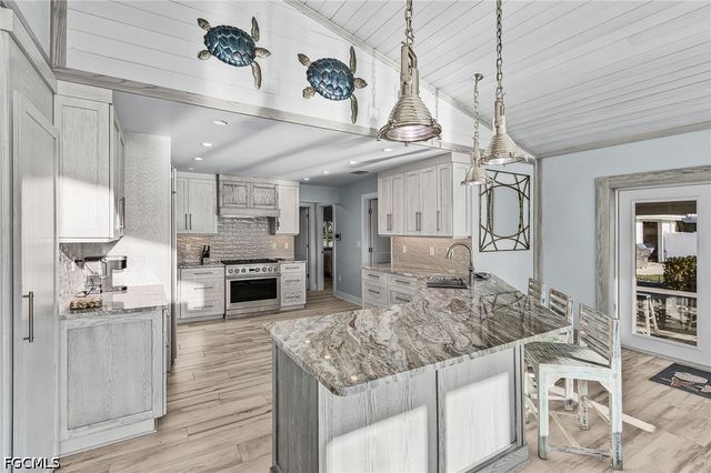 2823 8th AVE, St James City, FL 33956
