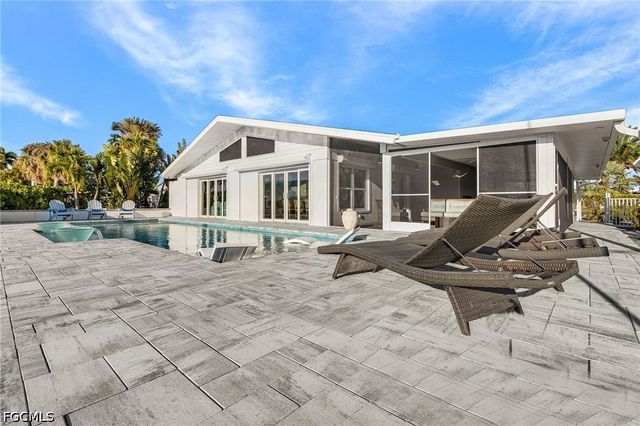 2823 8th AVE, St James City, FL 33956