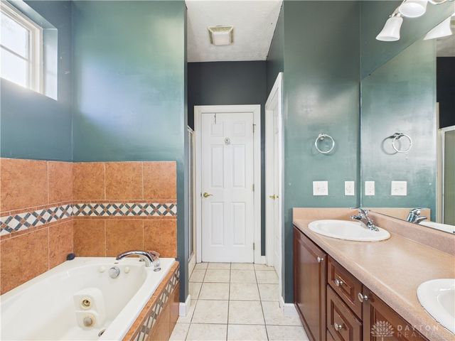 1020 Park Glen Drive, Dayton, OH 45417