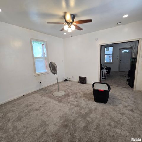 1921 W WISWALL Street, Peoria, IL 61605