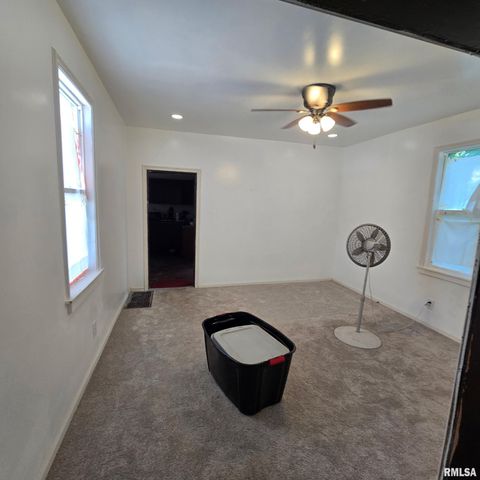 1921 W WISWALL Street, Peoria, IL 61605