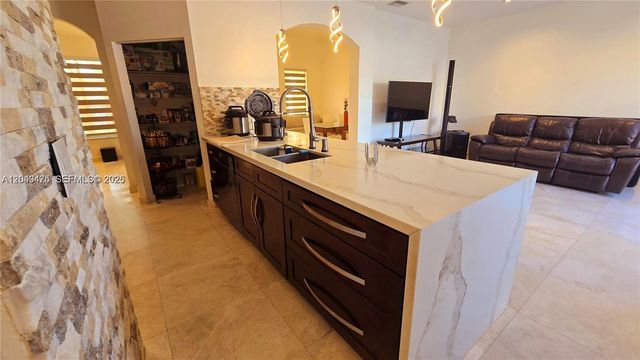 2105 NE 40th Avenue, Homestead, FL 33033