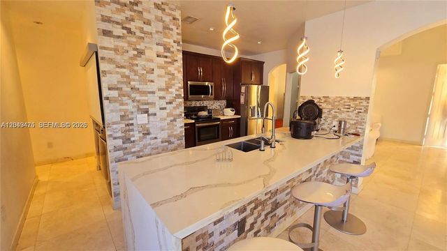 2105 NE 40th Avenue, Homestead, FL 33033