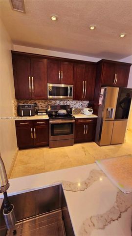 2105 NE 40th Avenue, Homestead, FL 33033