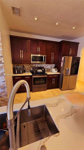 2105 NE 40th Avenue, Homestead, FL 33033