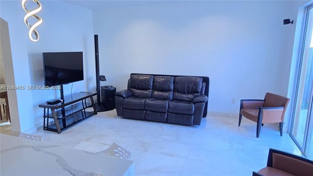 2105 NE 40th Avenue, Homestead, FL 33033