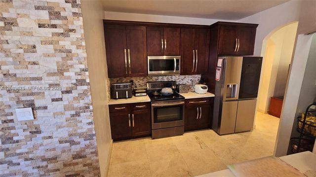 2105 NE 40th Avenue, Homestead, FL 33033