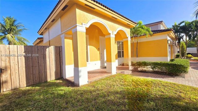 2105 NE 40th Avenue, Homestead, FL 33033
