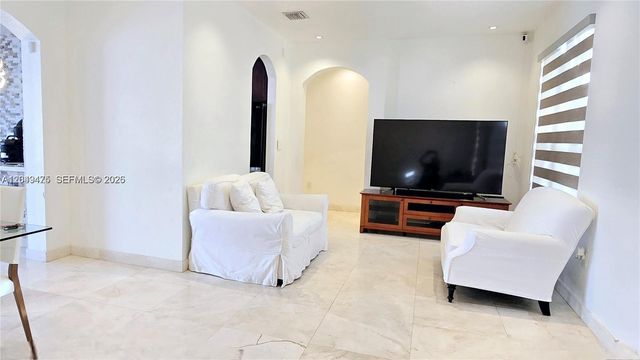 2105 NE 40th Avenue, Homestead, FL 33033