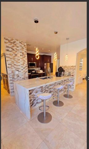 2105 NE 40th Avenue, Homestead, FL 33033