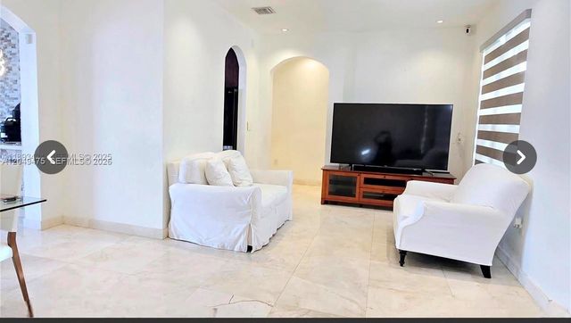 2105 NE 40th Avenue, Homestead, FL 33033