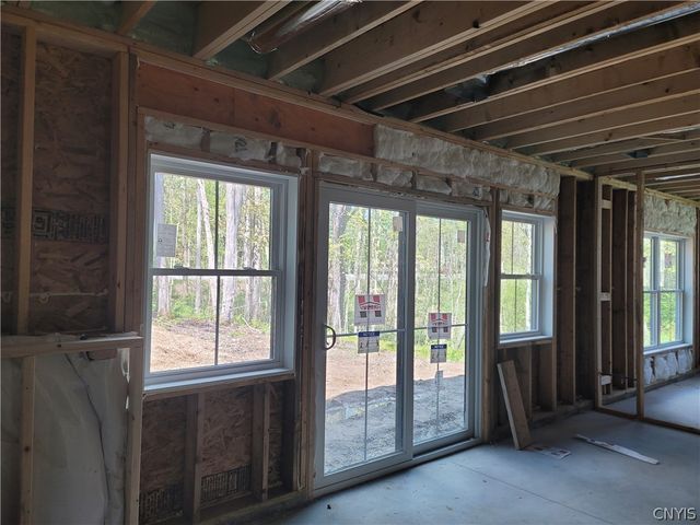3201 CARMELLAS Circle, Lysander, NY 13027