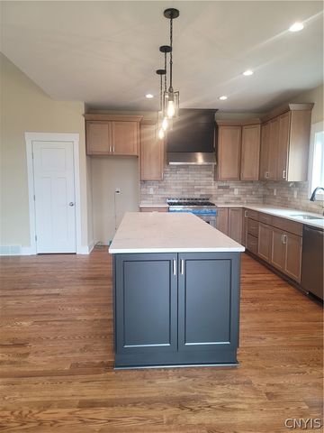 3201 CARMELLAS Circle, Lysander, NY 13027