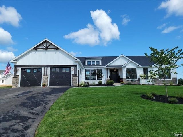 3201 CARMELLAS Circle, Lysander, NY 13027