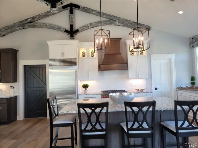 3201 CARMELLAS Circle, Lysander, NY 13027