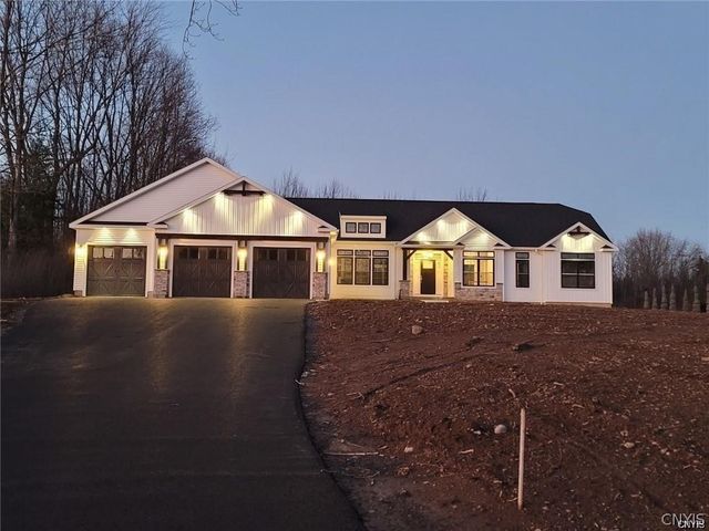 3201 CARMELLAS Circle, Lysander, NY 13027