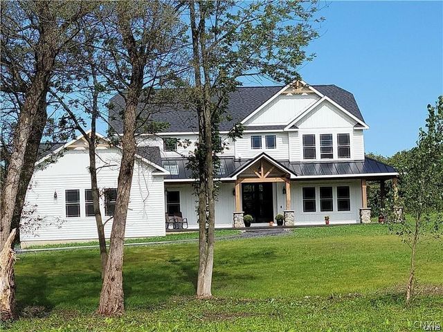 3201 CARMELLAS Circle, Lysander, NY 13027