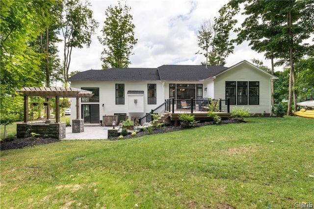 3201 CARMELLAS Circle, Lysander, NY 13027