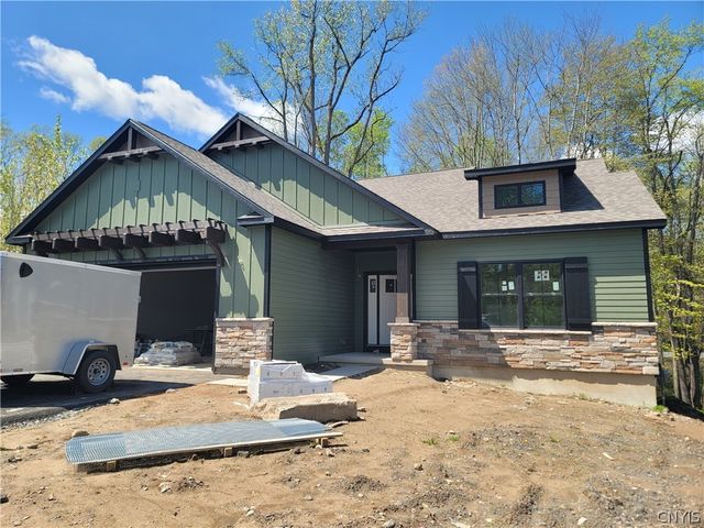 3201 CARMELLAS Circle, Lysander, NY 13027