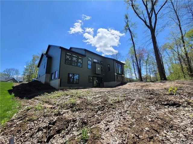 3201 CARMELLAS Circle, Lysander, NY 13027