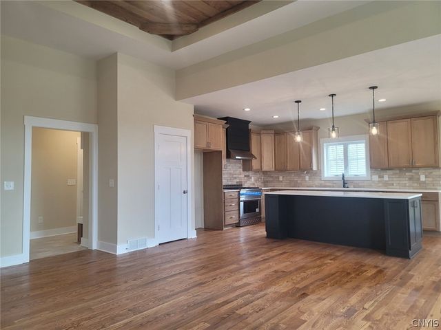3201 CARMELLAS Circle, Lysander, NY 13027