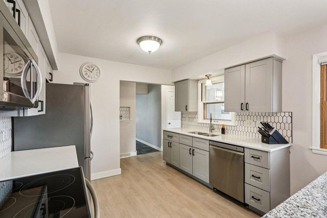 2605 S 82nd STREET, West Allis, WI 53219