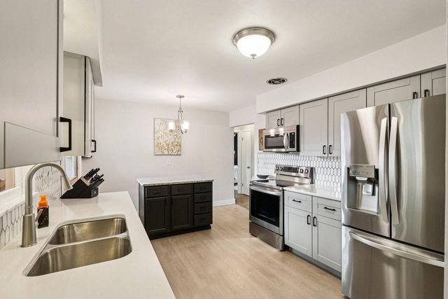 2605 S 82nd STREET, West Allis, WI 53219