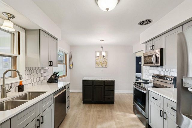 2605 S 82nd STREET, West Allis, WI 53219