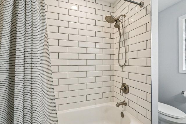 2605 S 82nd STREET, West Allis, WI 53219