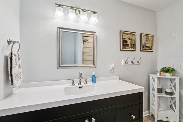 2605 S 82nd STREET, West Allis, WI 53219