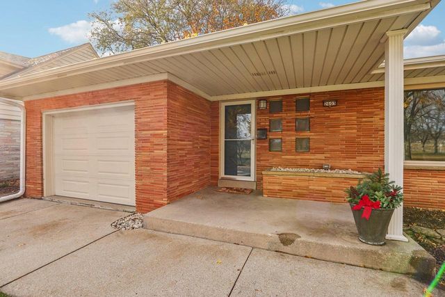 2605 S 82nd STREET, West Allis, WI 53219