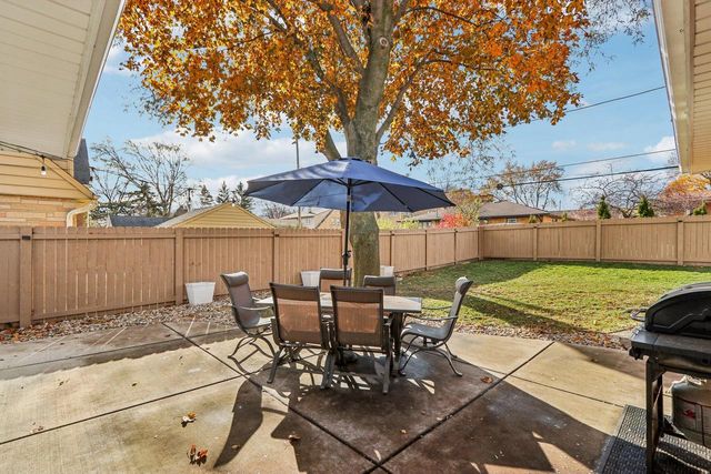 2605 S 82nd STREET, West Allis, WI 53219